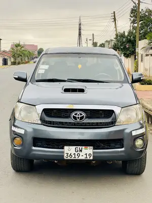 Toyota Hilux 2.5 D-4D 4X4 SRX 2011 Gray