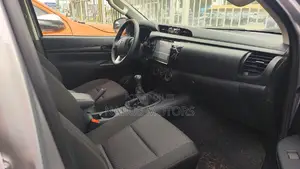Toyota Hilux SR5+ 2026 Silver