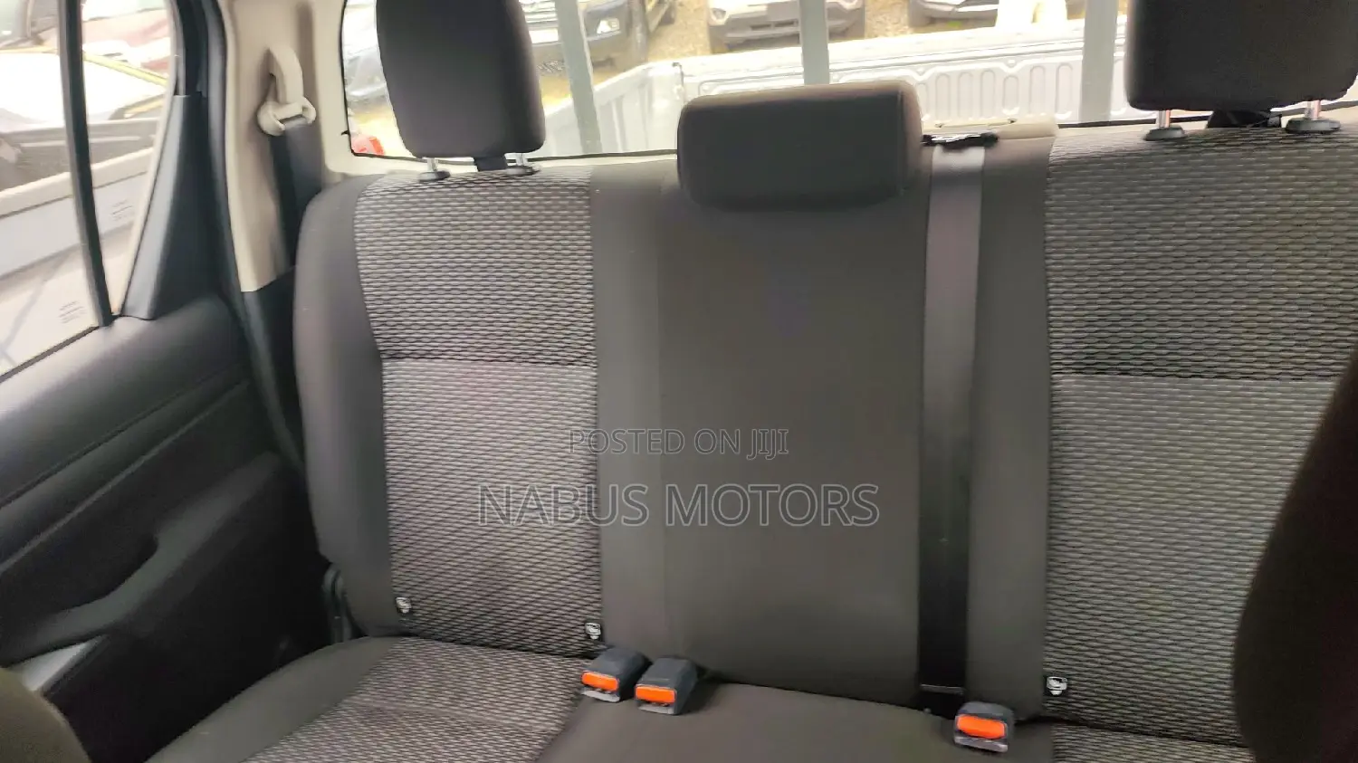 Toyota Hilux SR5+ 2026 Silver