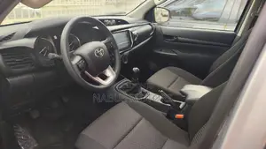 Toyota Hilux SR5+ 2026 Silver