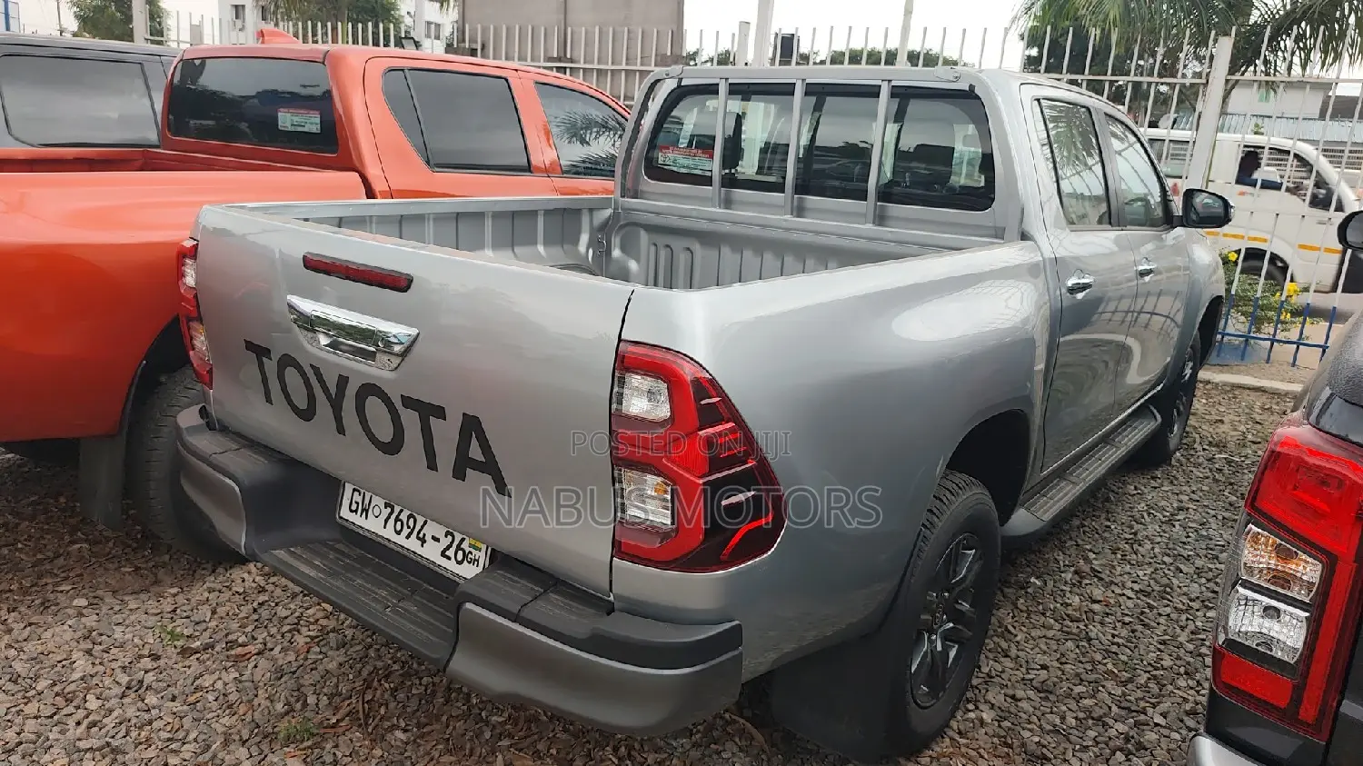 Toyota Hilux SR5+ 2026 Silver