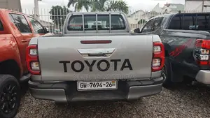 Toyota Hilux SR5+ 2026 Silver