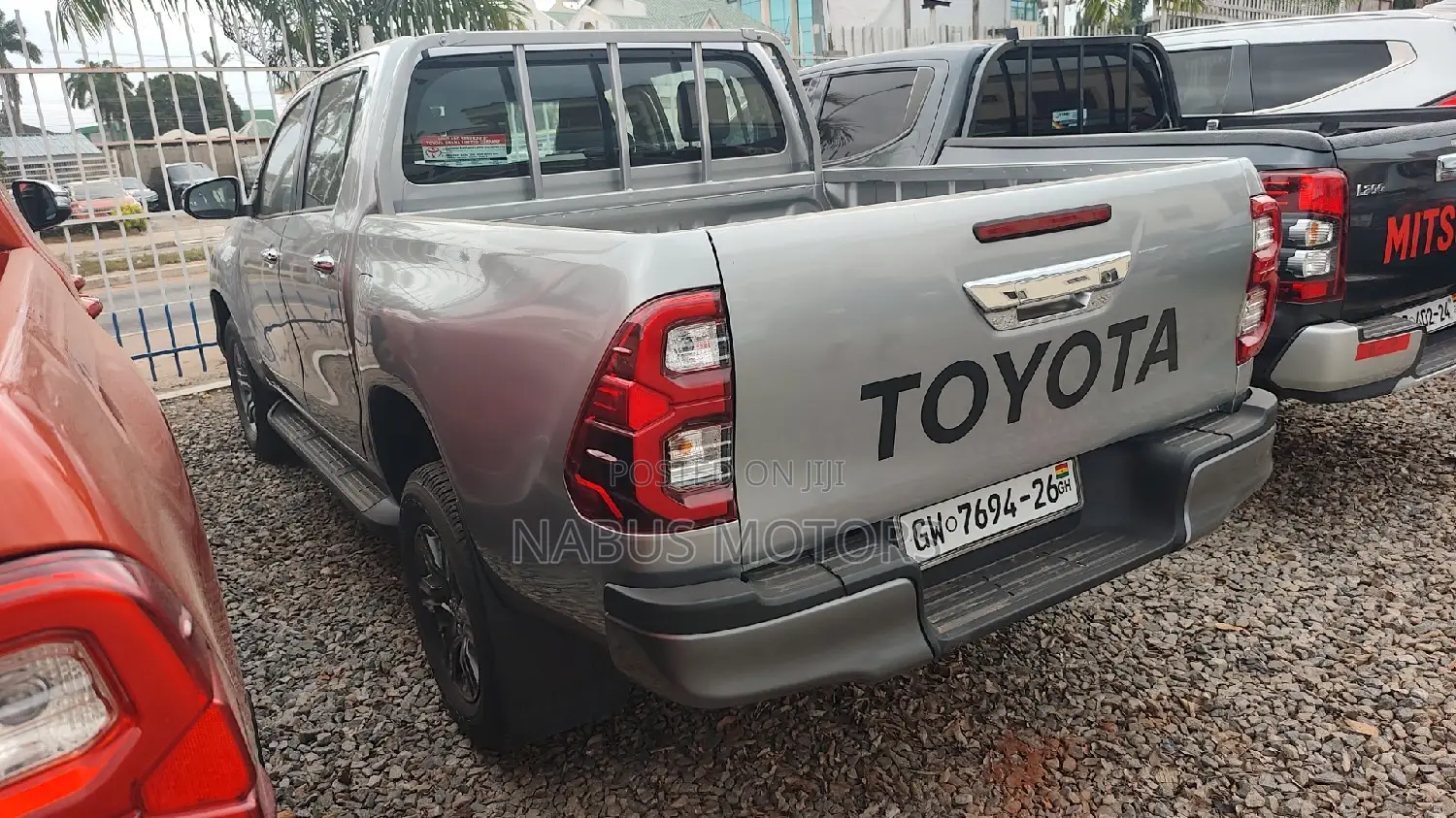Toyota Hilux SR5+ 2026 Silver