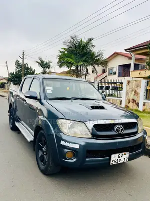 Toyota Hilux 2.5 D-4D 4X4 SRX 2011 Gray
