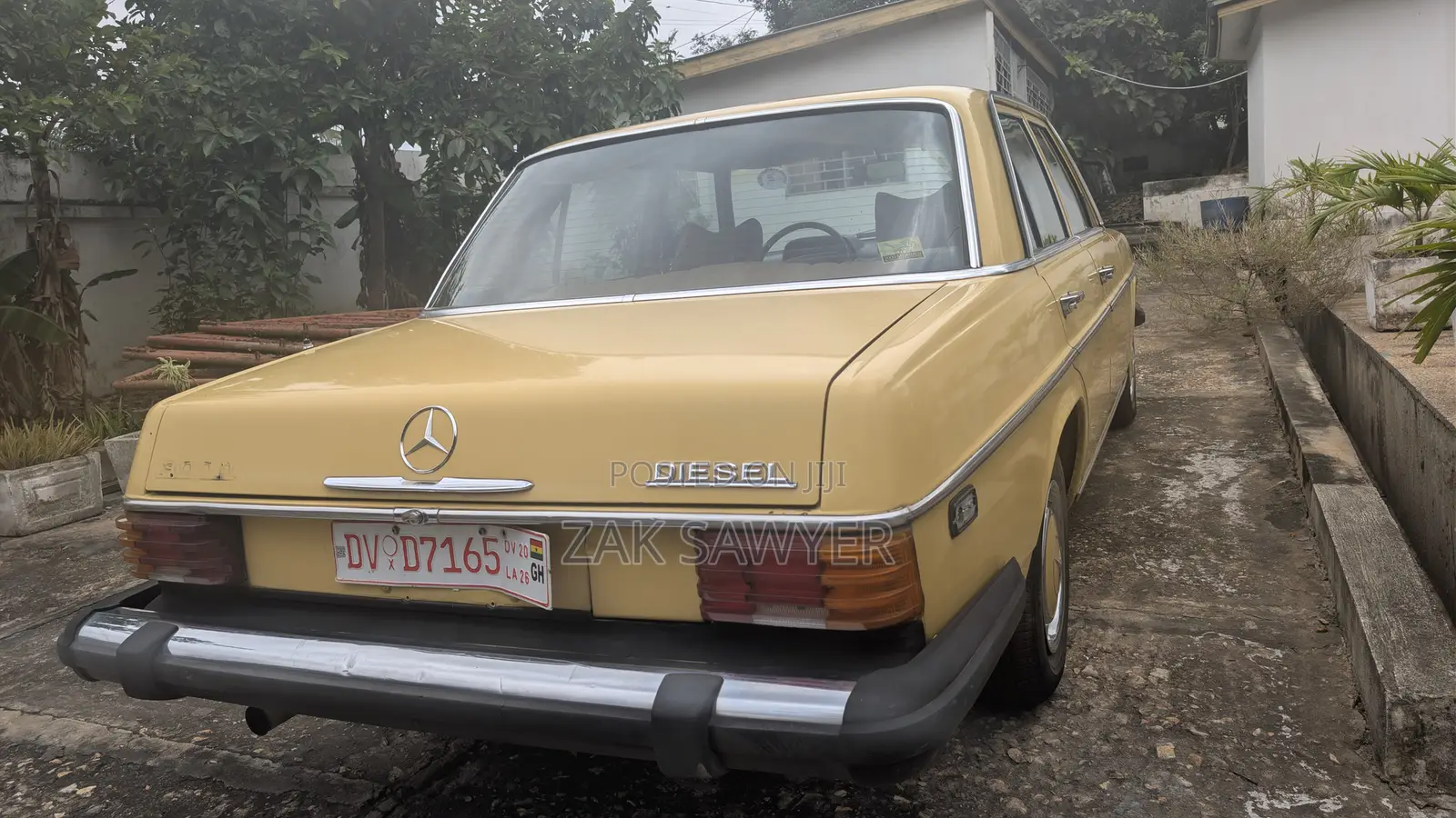 Mercedes-Benz 300D 1976 Yellow