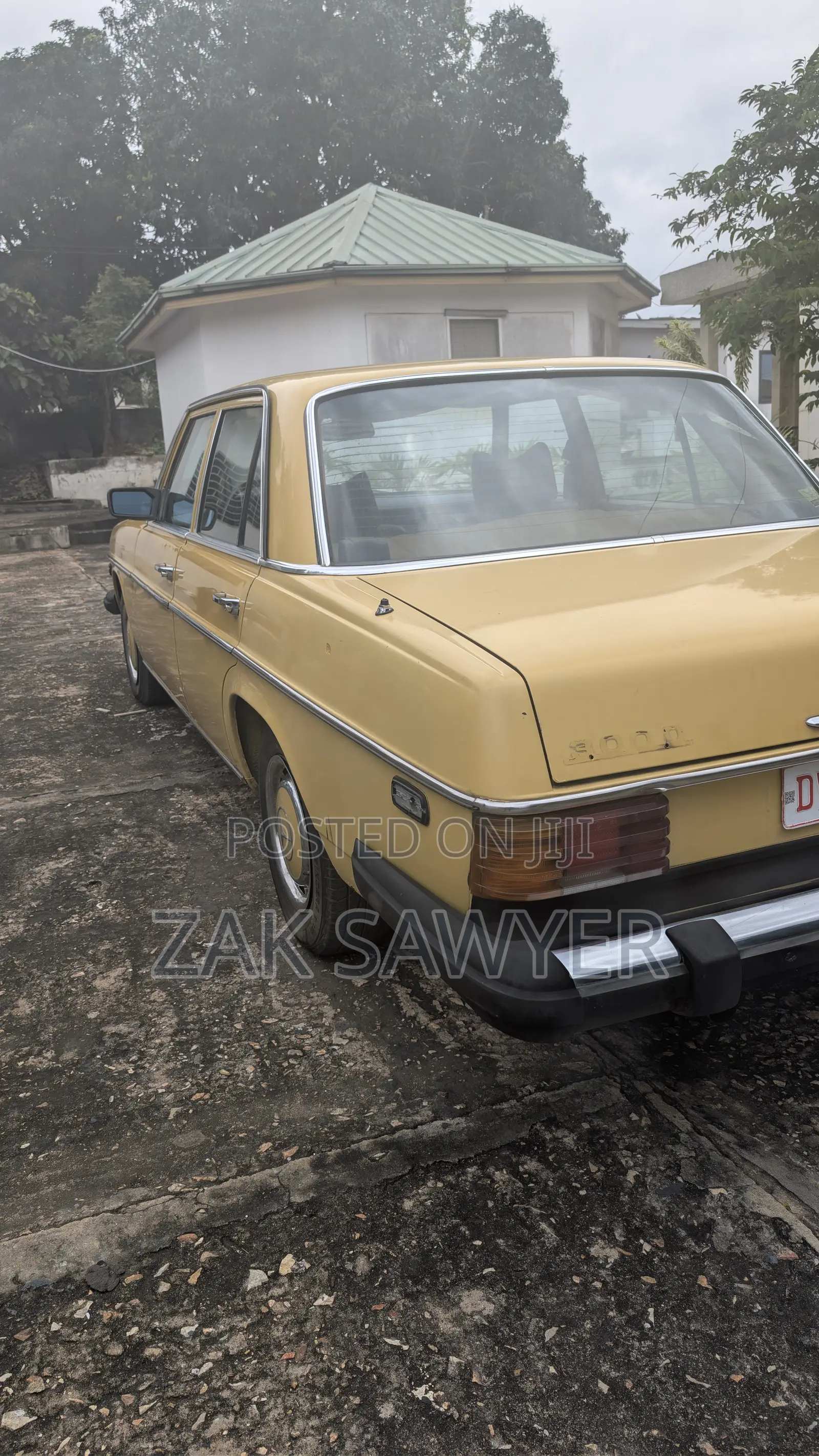 Mercedes-Benz 300D 1976 Yellow