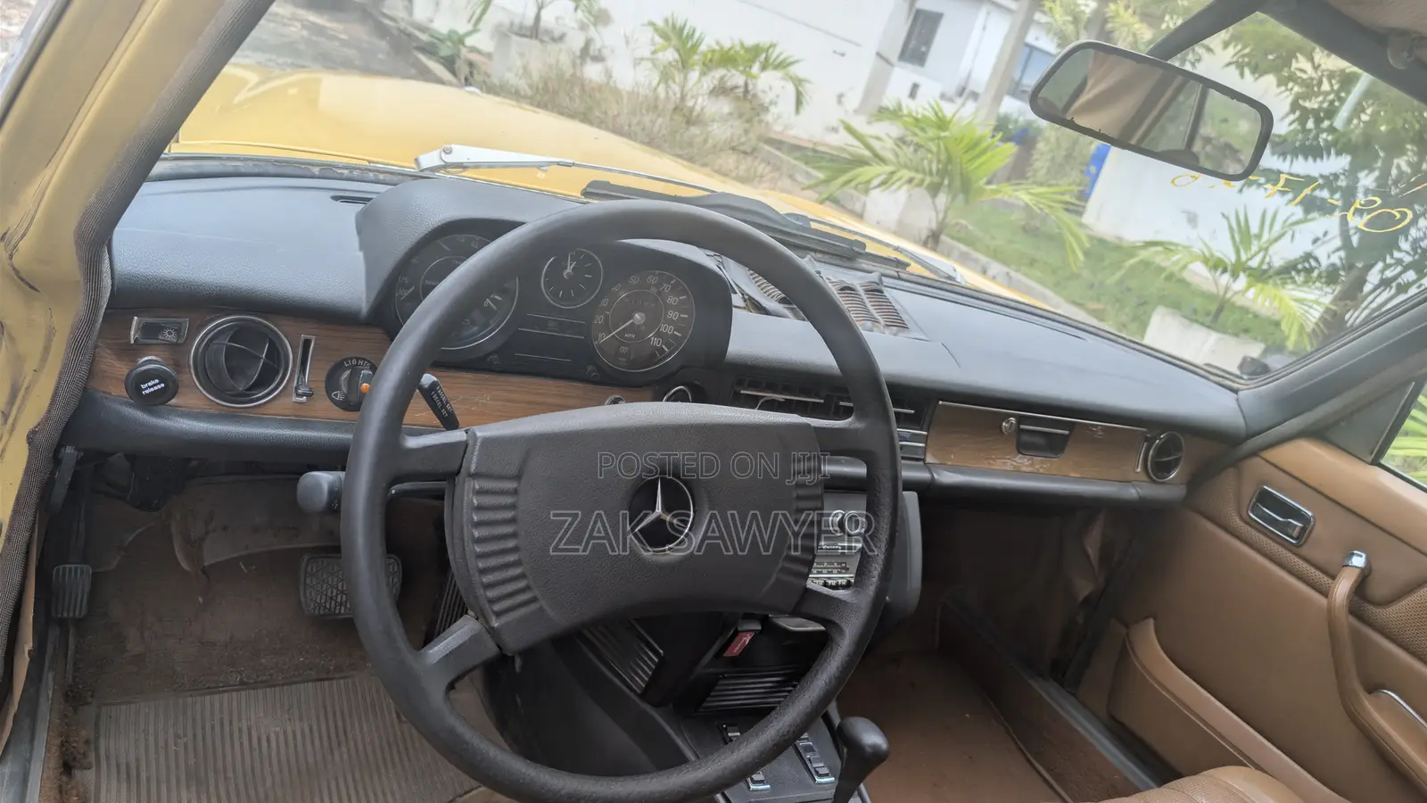 Mercedes-Benz 300D 1976 Yellow