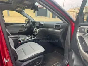 Ford Explorer 2022 Red