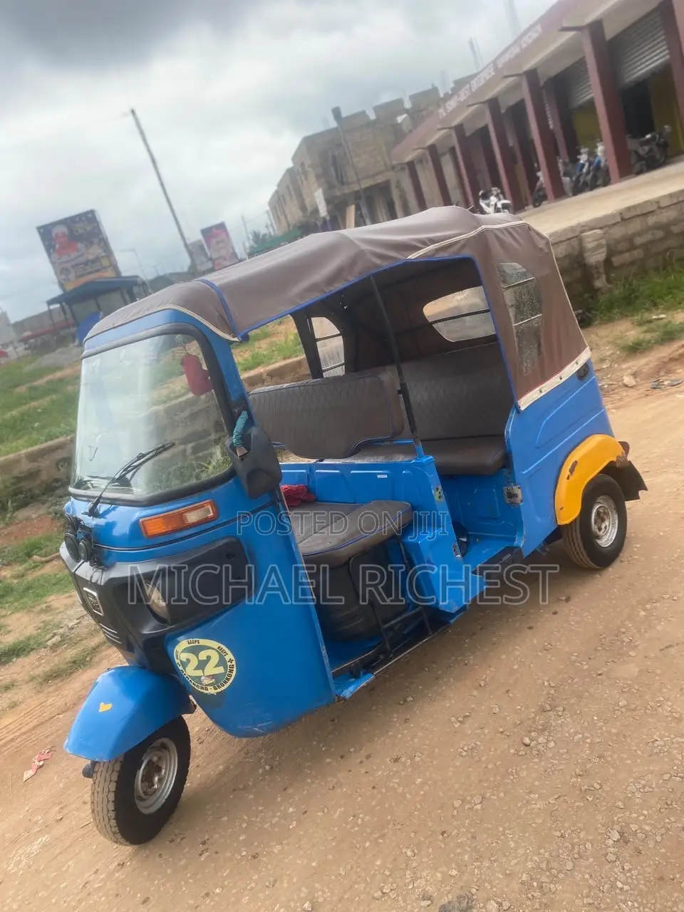 Bajaj RE 2025 Blue