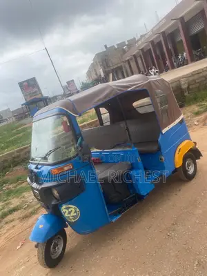 Bajaj RE 2025 Blue