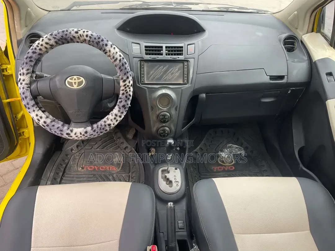 Toyota Vitz 2010 Yellow