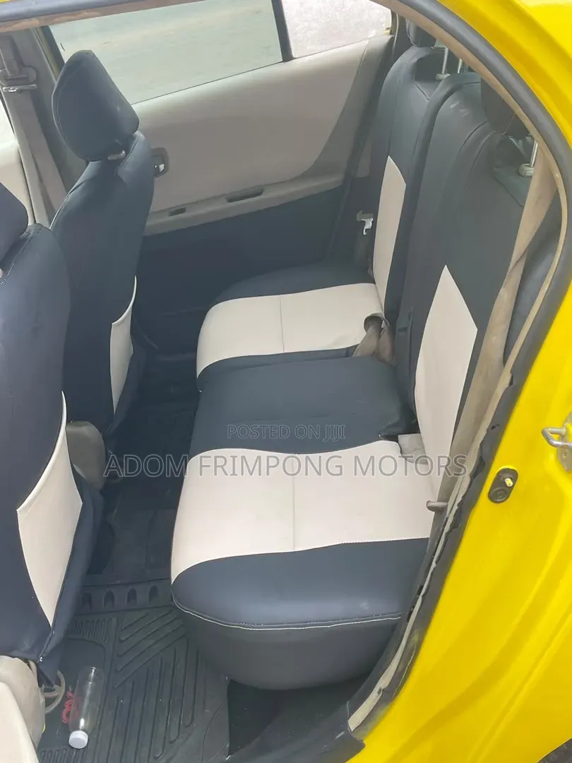 Toyota Vitz 2010 Yellow