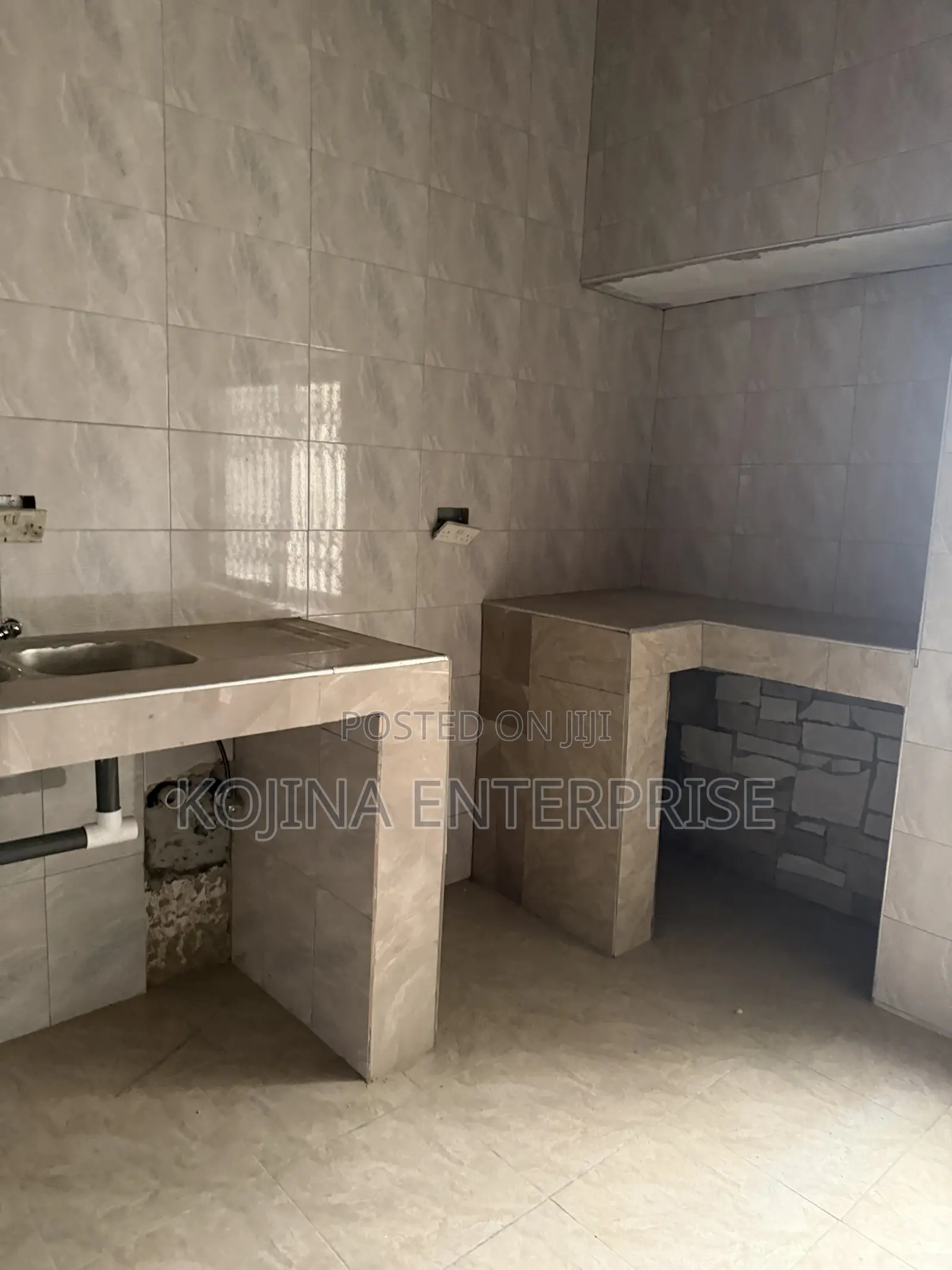 6bdrm House in Paraku, Kumasi Metropolitan for rent
