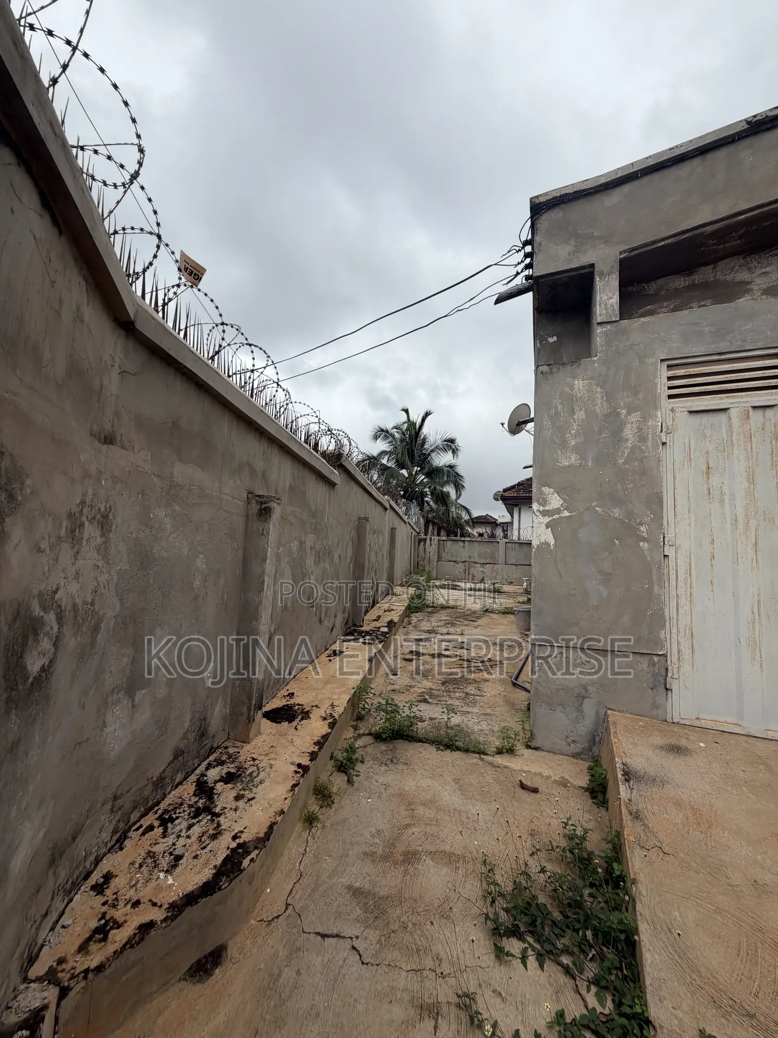 6bdrm House in Paraku, Kumasi Metropolitan for rent