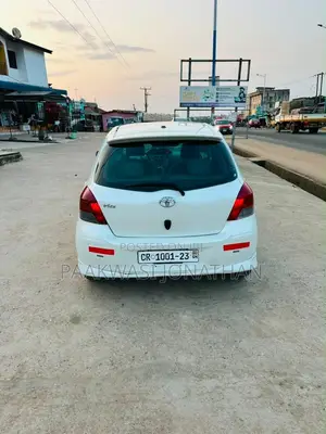 Toyota Vitz 2010 White