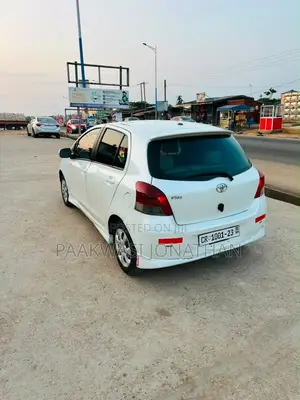 Toyota Vitz 2010 White