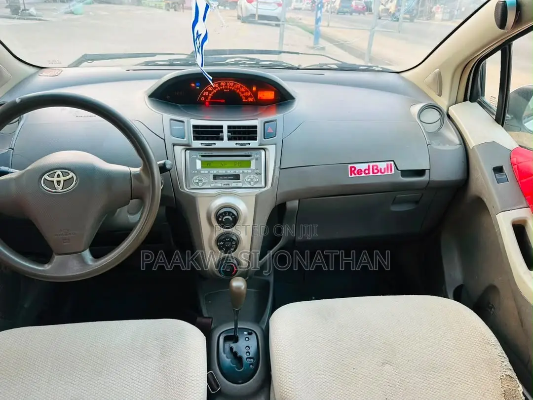 Toyota Vitz 2010 White