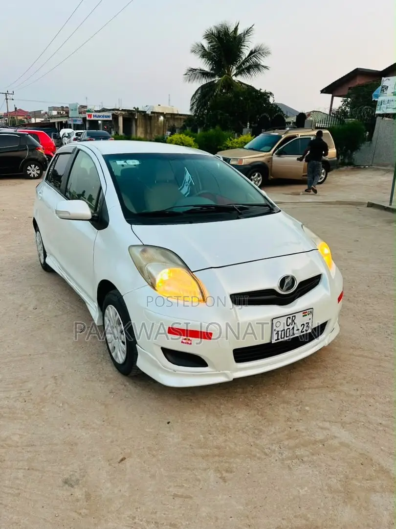 Toyota Vitz 2010 White