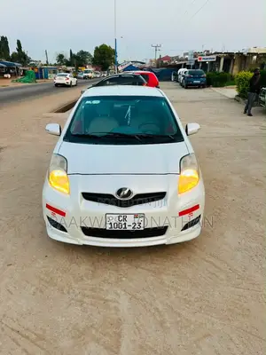 Toyota Vitz 2010 White