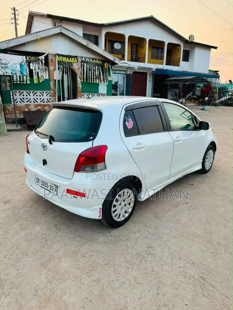 Toyota Vitz 2010 White