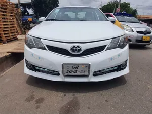 Toyota Camry SE 4dr Sedan (2.5L 4cyl 6A) 2013 White