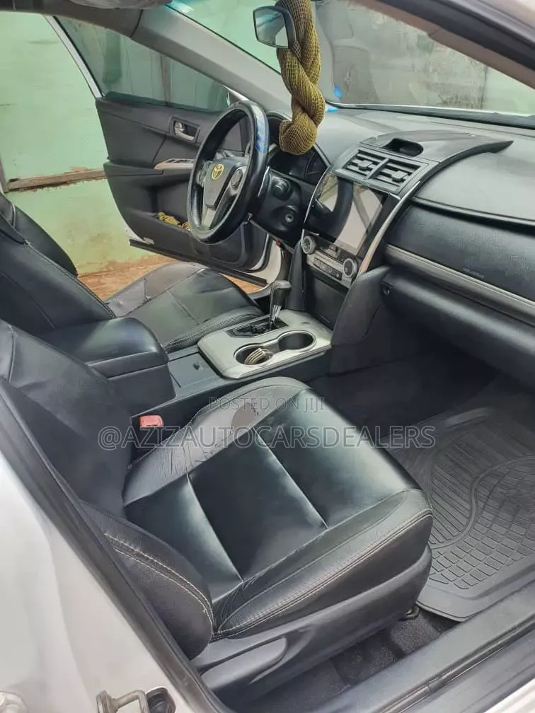 Toyota Camry SE 4dr Sedan (2.5L 4cyl 6A) 2013 White