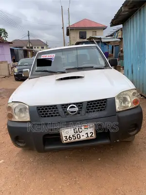 Nissan Hardbody 2011 White