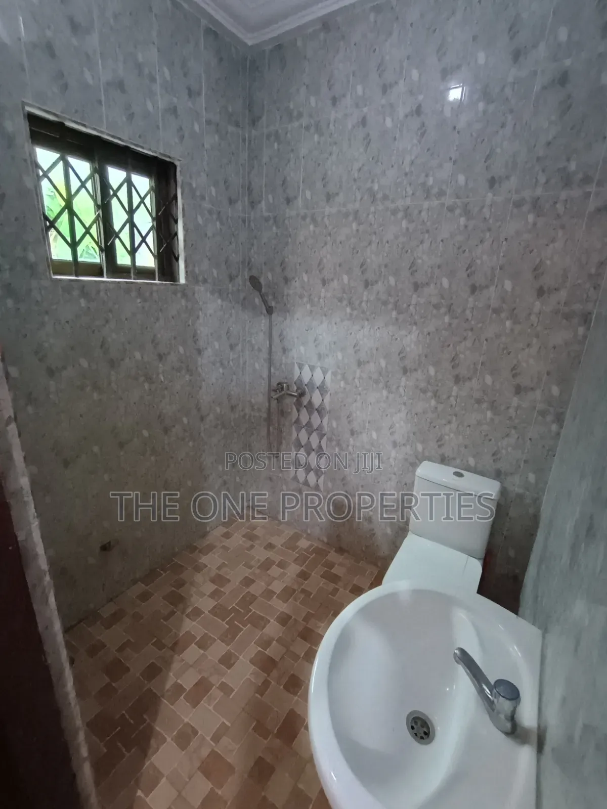 3bdrm House in Adjen Kotoku, Amasaman for sale