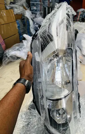 Toyota Vitz /Yaris 2011, 2012, 2013, 2014 Headlight