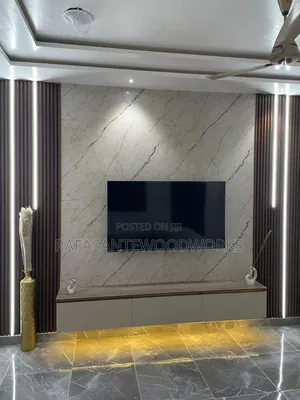 Raf in TV Unit With Well Panel