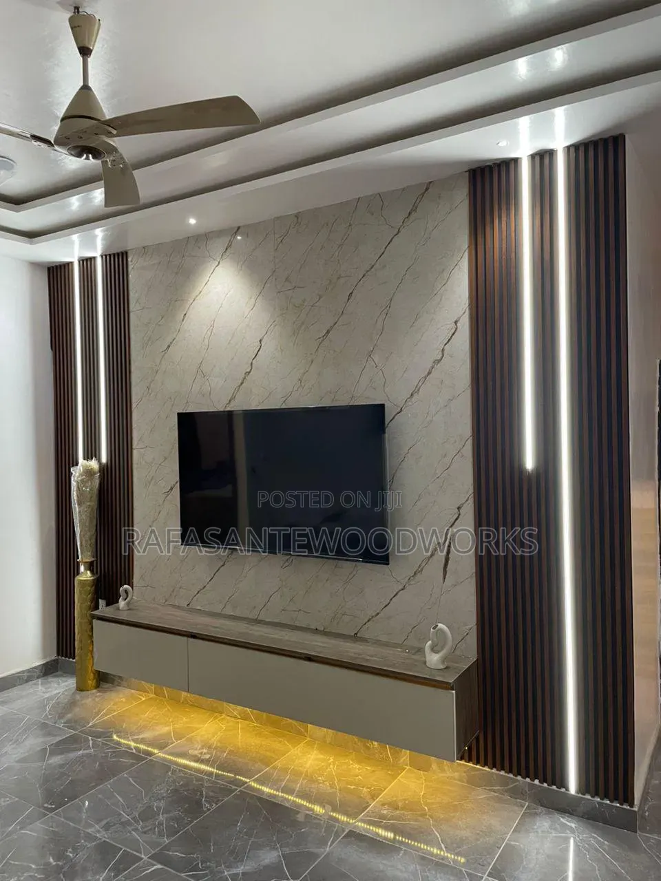 Raf in TV Unit With Well Panel
