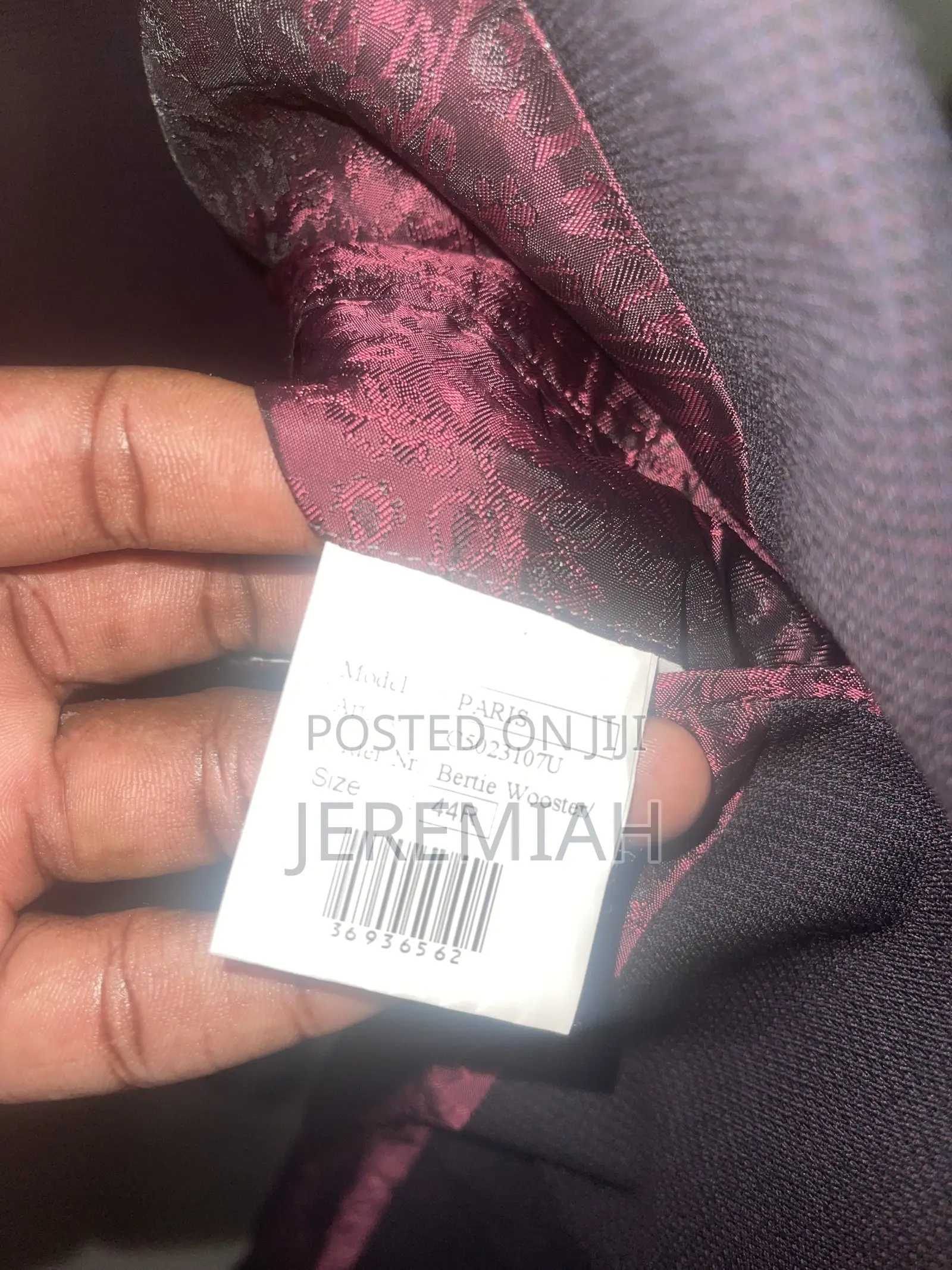 Italian Men 2-Piece Suit(size 44)