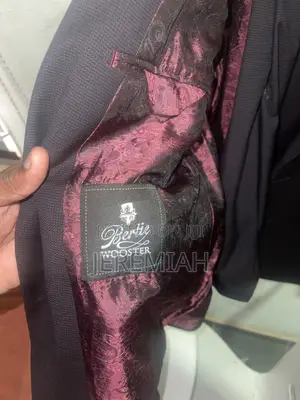 Italian Men 2-Piece Suit(size 44)