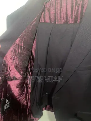 Italian Men 2-Piece Suit(size 44)