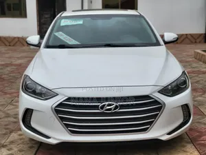 Hyundai Elantra Limited Sedan FWD (2.0L 4cyl 6A) 2017 White