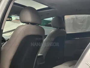 Hyundai Elantra Limited Sedan FWD (2.0L 4cyl 6A) 2017 White