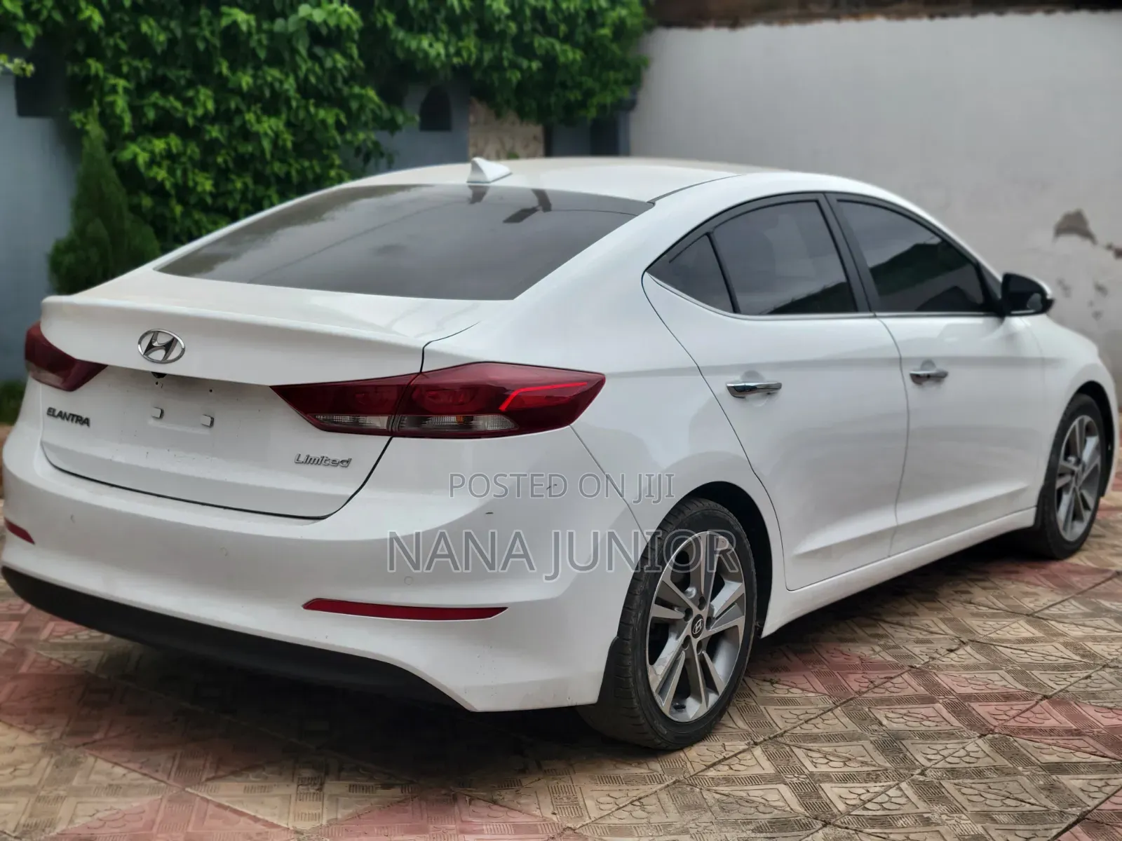 Hyundai Elantra Limited Sedan FWD (2.0L 4cyl 6A) 2017 White