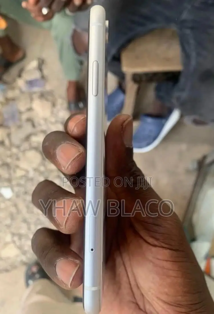 Apple iPhone XR 128 GB White