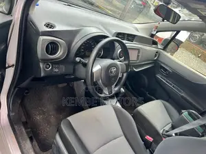 Toyota Vitz 2013 Silver
