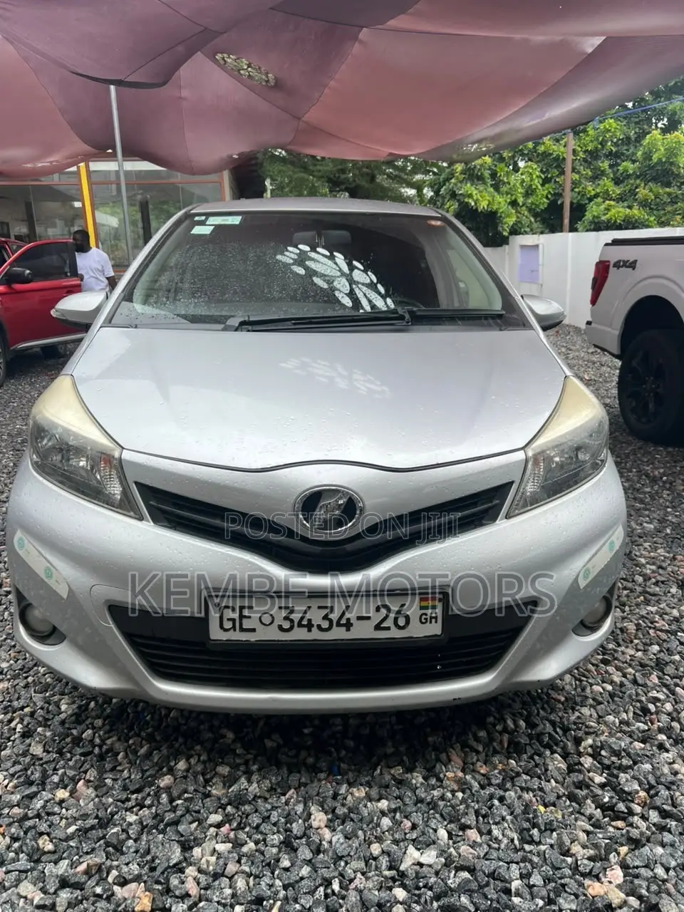 Toyota Vitz 2013 Silver