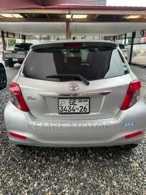 Toyota Vitz 2013 Silver