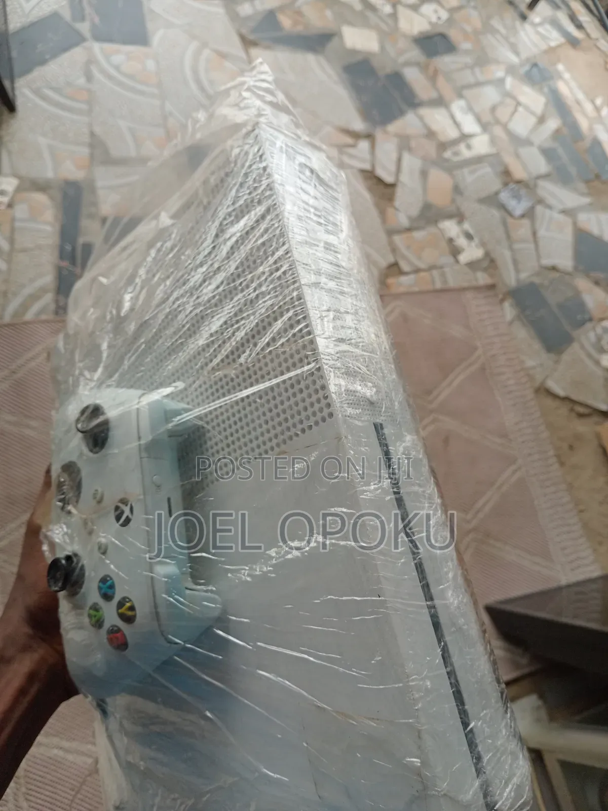 Xbox 1x Console Plus 1 Pad