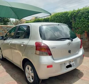 Toyota Vitz 1.0 FWD 3dr 2010 Gray