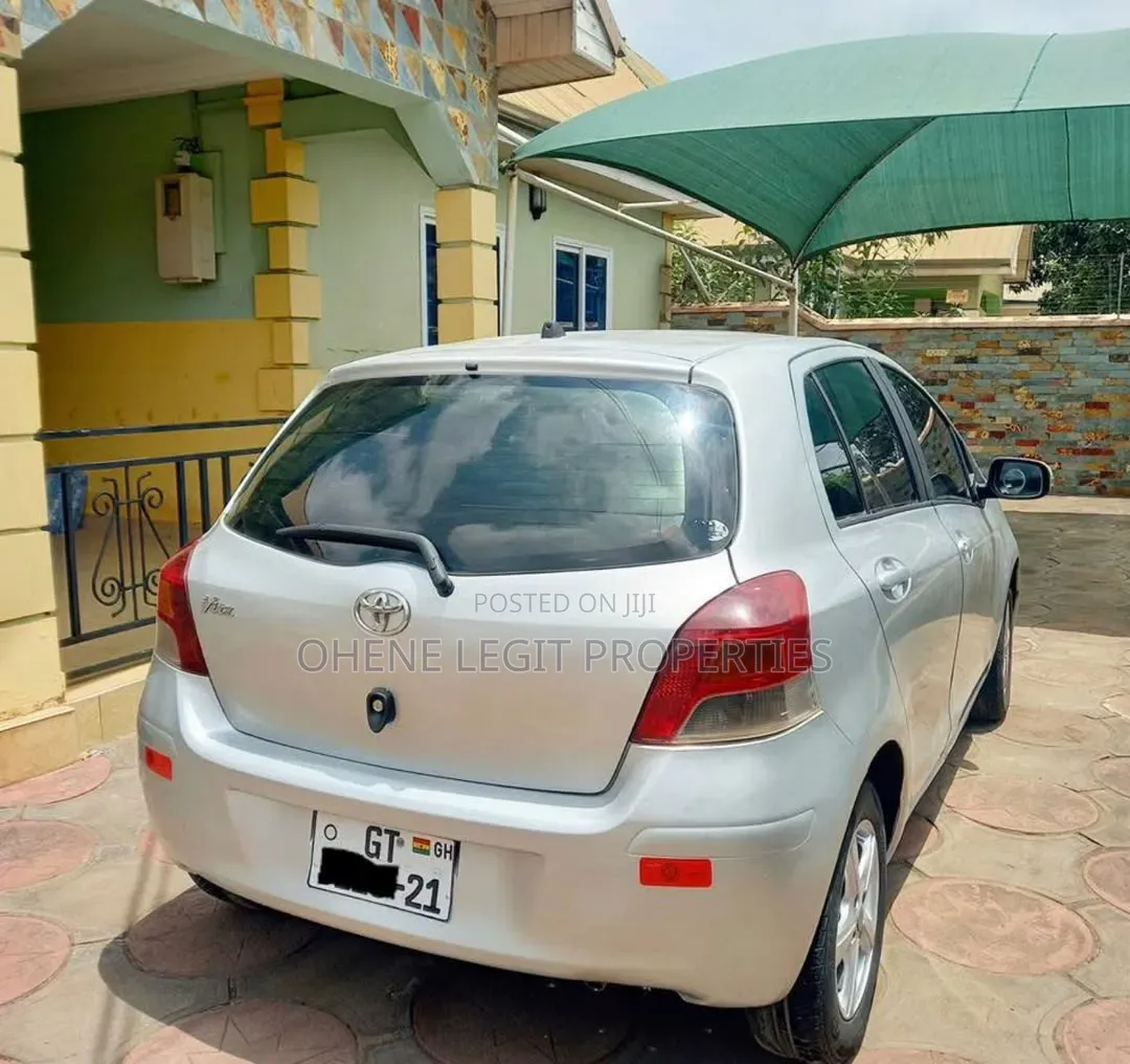 Toyota Vitz 1.0 FWD 3dr 2010 Gray