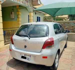 Toyota Vitz 1.0 FWD 3dr 2010 Gray