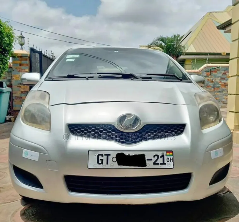 Toyota Vitz 1.0 FWD 3dr 2010 Gray