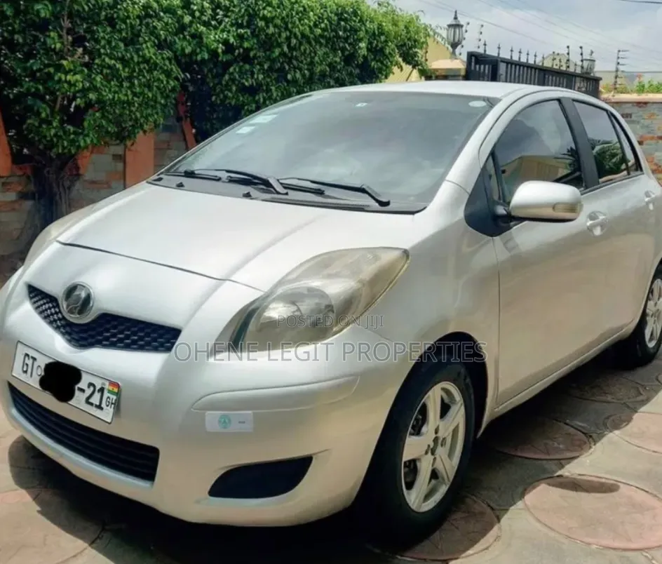 Toyota Vitz 1.0 FWD 3dr 2010 Gray