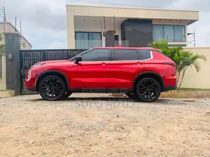 Mitsubishi Outlander SE Launch Edition 2022 Red