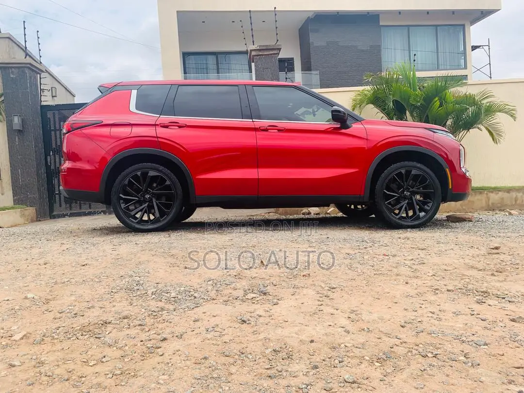 Mitsubishi Outlander SE Launch Edition 2022 Red