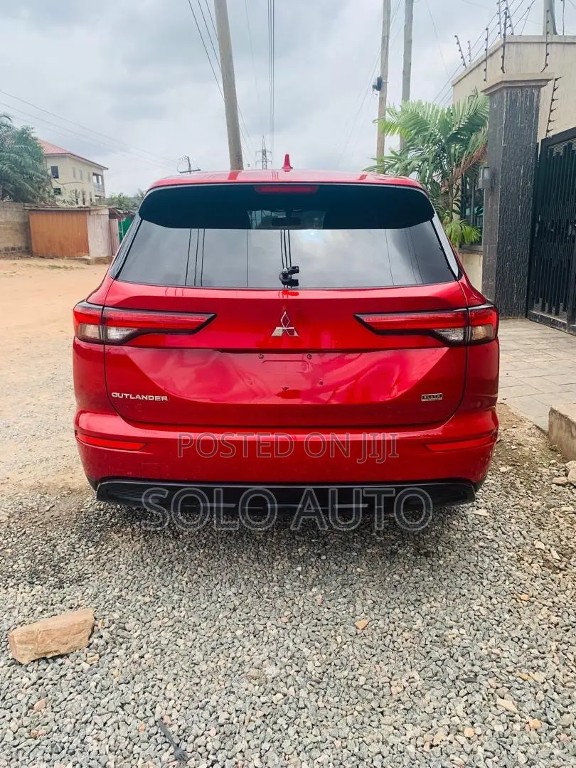 Mitsubishi Outlander SE Launch Edition 2022 Red